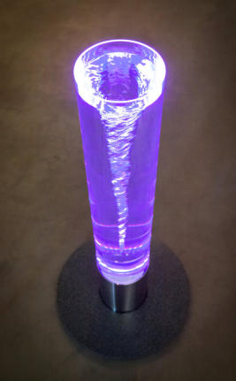 Wasser-Wirbel-Licht-Säule SPIRIT VITALIZER 1200 CC – violett / auch: Wassersäule, Wasserlichtsäule, Lichtsäule, Farblichtsäule, Wirbel, Wirbler, Wasserwirbel, Luftsprudelsäule, Sprudelsäule, Sprudellampe, Wasserlampe, Farblichtlampe, Zimmerbrunnen